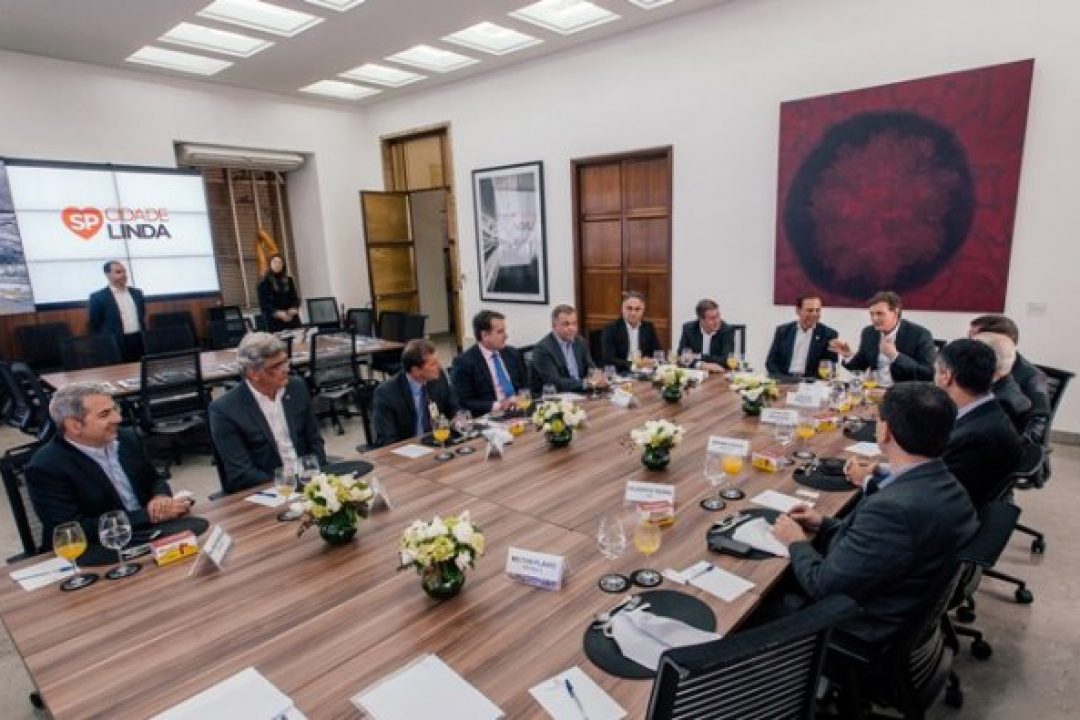 Diretoria Executiva debate PPPs e melhoria da internet nas cidades